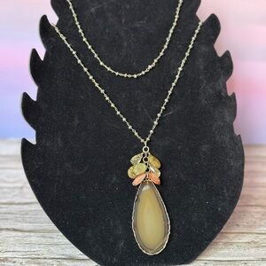 🌿 Natural Agate Teardrop Pendant Necklace with Gemstone Accents
